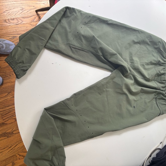 Lululemon License to Train Jogger - Picture 3 of 4